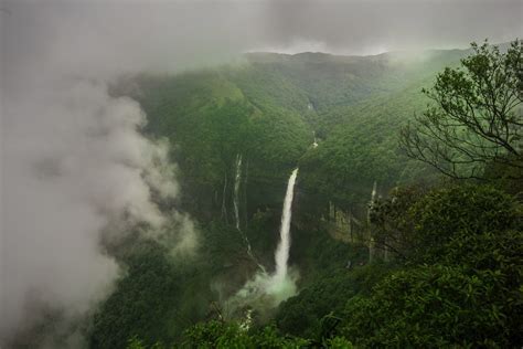 Nohkalikai Waterfalls in Cherrapunji - The waterfall that took a leap ...