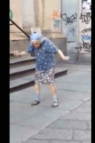 This Elderly Woman Dancing Her Heart Out Will Make Your Day | Old lady ...