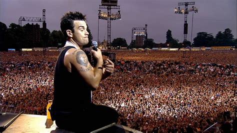 Robbie Williams: Live at Knebworth - Robbie Williams Image (3436501 ...