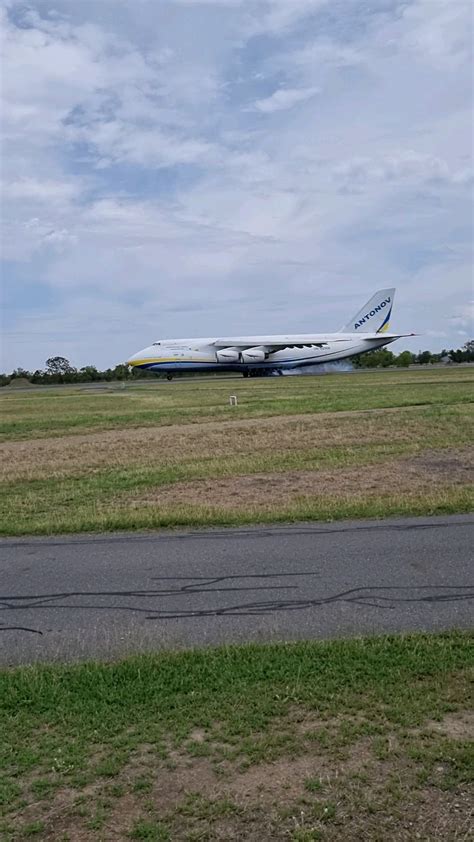 Antonov AN-124 landing Rockhampton Australia : r/aviation