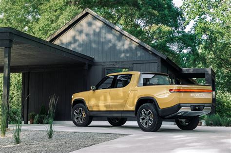 Rivian R1T configurator reveals $10,000 premium for 400+ mile range in ...