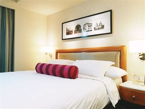 Why Some Hotels and Resorts Offers Pillow Menu? - For Urban Women ...