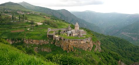 Monasterio de Tatev, entre el aura mística y el espíritu heroico ...