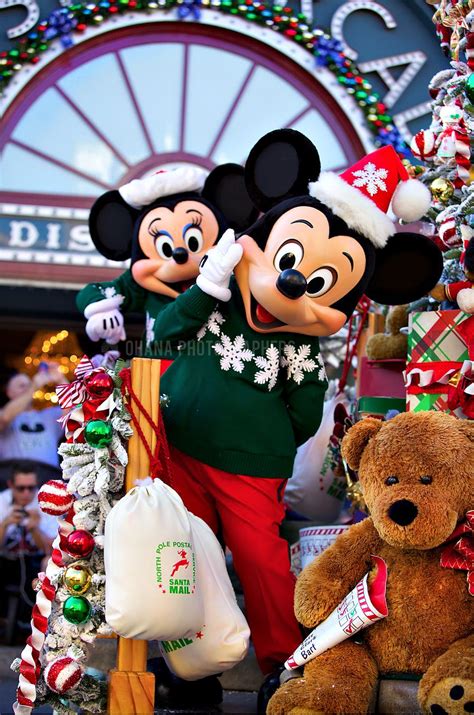 Disneyland // Mickey Mouse and Minnie Mouse in A Christmas Fantasy ...