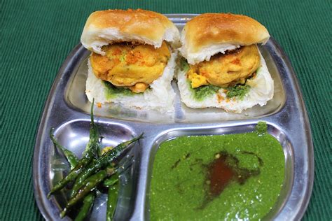 Vada Pav Mumbai Famous Recipe - Monsoon Special Vada Pav