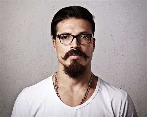 40 Best Handlebar Mustache Styles to Look Sharp [2020]