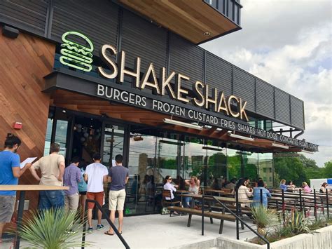 Shake Shack in Austin, TX Retail Facade, Shop Facade, Retail Signage ...