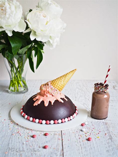 Chocolate Smash Pinata Cake @ Not Quite Nigella