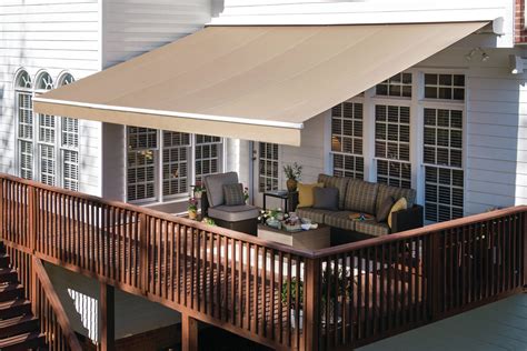 Retractable awnings come in thousands of color and style combinations ...