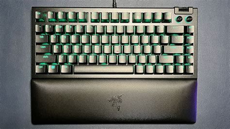 Razer BlackWidow V4 75% Review: It’s What’s Inside That Counts | Tom's ...