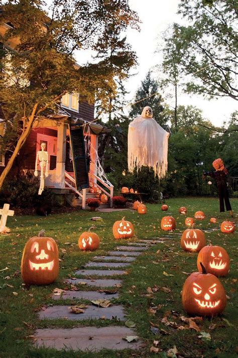 Enchanting Halloween Decor for Your Spooky Front Yard