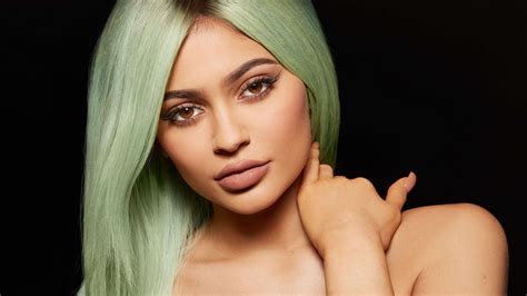 Kylie Jenner Lip Kit UHD 4K Wallpaper | Pixelz