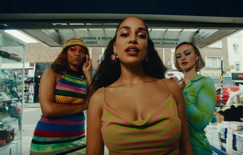 Jorja Smith - "Be Honest" (ft. Burna Boy) Video