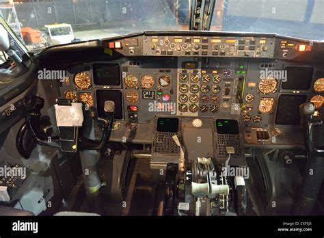 Boeing 737 400 Cockpit