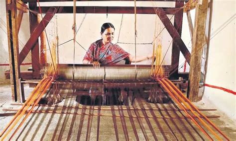 Anantapur: Pandemic hits handloom weavers hard