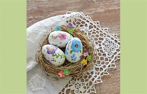 Hand-Painted Flower Eggs - Snowy The Mouse