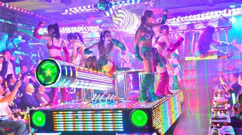 INSANE ROBOT RESTAURANT SHOW - ONLY IN JAPAN! - YouTube