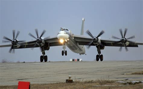 Russia's Tu-95 Bear Is a "Missile-Carrying Bomber" | The National Interest