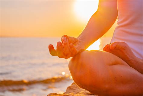 Achieving Wellness through Mindfulness and Meditation: 11 Tips - SNI