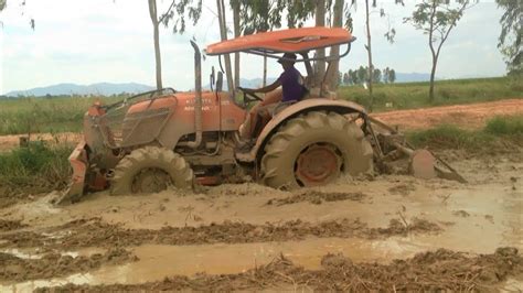 Tractor Kubota M6040SU stuck in mud #Tractor_Cambodia | Tractors ...