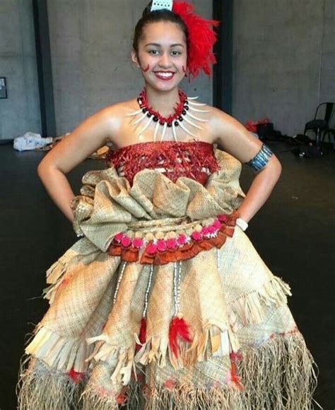 Samoan traditioal/cermonial dress | Polynesian dress, Hawaiian outfit ...