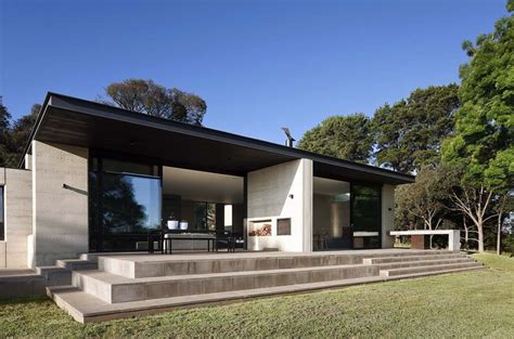 Rammed earth house in Australia becomes a visionary design | Flat roof ...