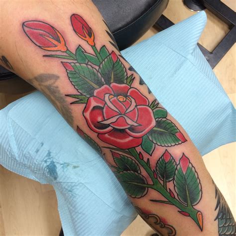 Trtaditional rose and rose bud tattoo myke chambers | Flickr