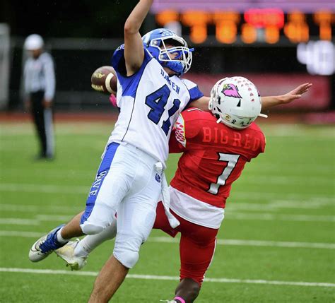 Greenwich High School football defeats Darien to improve to 5-0