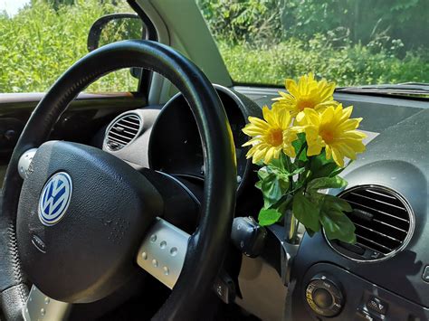 VOLKSWAGEN Bug New Beetle Interior Console Dashboard Flower YELLOW ...