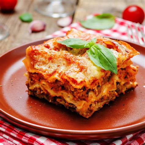 Lasagne alla bolognese, la ricetta originale | AIA Food