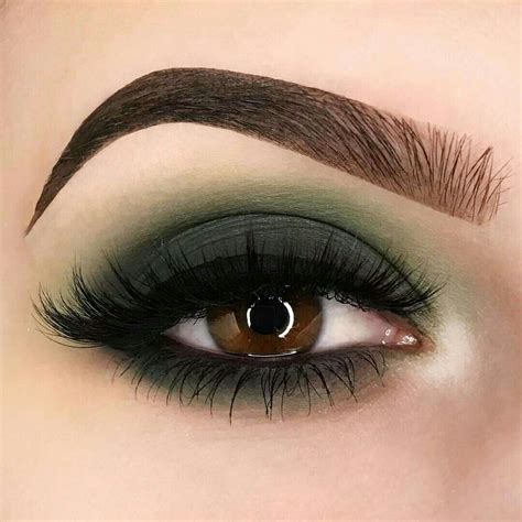 Pin by Lindsay Petanowitch on maquillaje!! | Green eyeshadow look ...