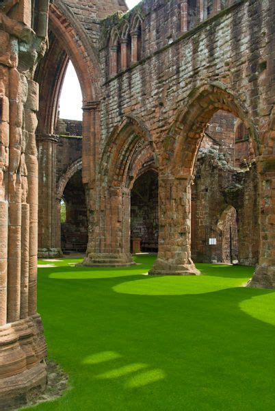 Sweetheart Abbey - History, Travel, and accommodation information