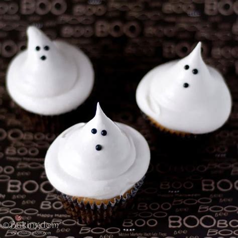 20 Treats and Edible Decorations for Halloween Party Table