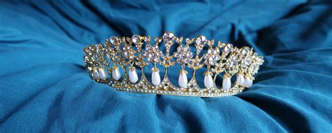 Pearl Tiara in Gold - Trove Costumes