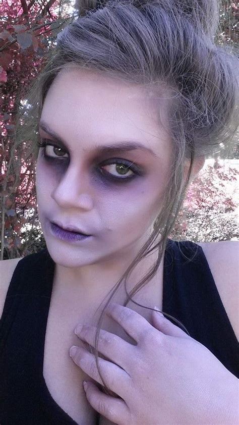 ghostly! | Maquillaje de halloween mujer, Maquillaje zombie mujer ...