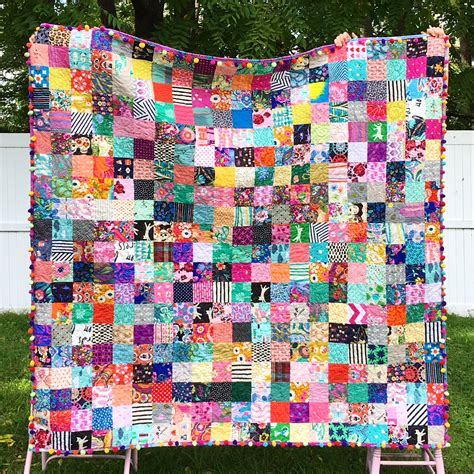 sewhungryhippie: How to add Pom Pom Fringe to a quilt