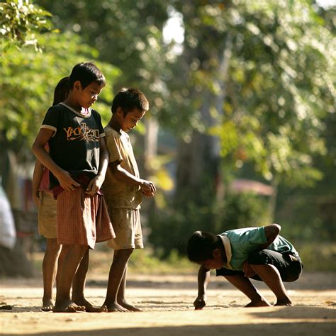 Laos kids | kids in Laos, playing a traditional game | iwan1995 | Flickr