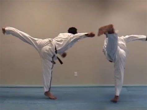 Taekwondo Back Kick Tutorial | 태권도 뒤차기 | TaekwonWoo How to - YouTube