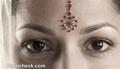 Traditional & Contemporary Bindi Styles For Indian Women — Indian Fashion