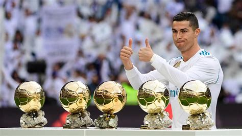 VIDEO - Ballon d'Or 2017 - Cristiano Ronaldo a présenté son 5e Ballon d ...