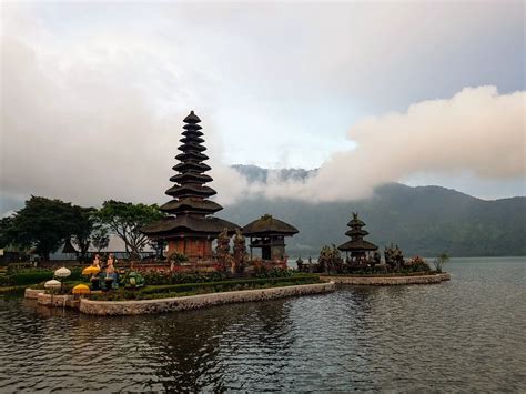 Ulun Danu Beratan Temple: A Must-Visit for History and Nature ...