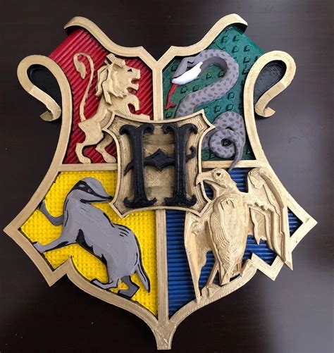 Hogwarts Crest Painting at PaintingValley.com | Explore collection of ...