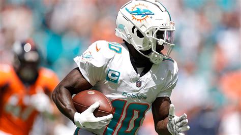 Dolphins’ Tyreek Hill breaks away for 54-yard touchdown, celebrates in ...