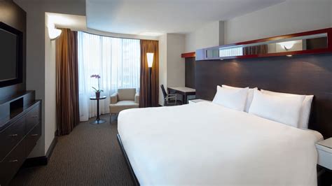 Downtown Toronto Hotel with Rooftop Pool | Hyatt Regency Toronto