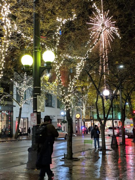 6 Holiday Things to Do in Downtown Seattle at Christmas | WanderBIG.com