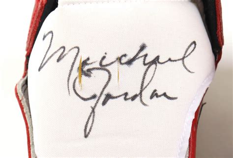 Michael Jordan Signed Authentic 'Player Sample' 1985 Air Jordan 1's ...