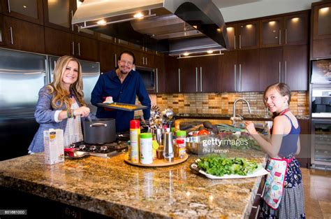 Magician Penn Jillette, wife Emily and daughter Moxie are... News Photo ...