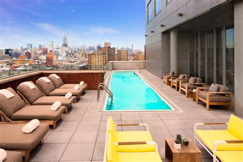 The 10 best hotels with pools in New York, USA | Booking.com