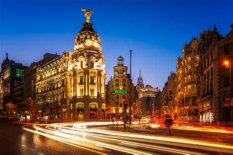 Gran Via and The Metropolis Building in the heart of Madrid | Spain ...