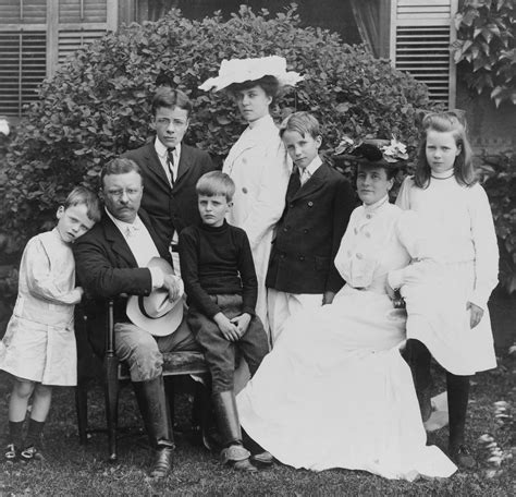 File:Theodore Roosevelt and family, 1903.jpg - Wikipedia